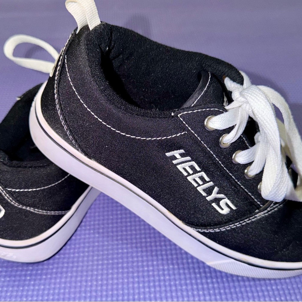 Heelys Kids Black and White Sneakers - Excellent used condition - YTH 5 - no box